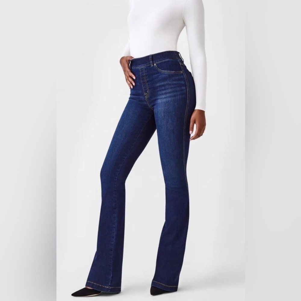 SPANX SZ M Flare Jeans Pull on Jeans EUC Medium Dark washed
